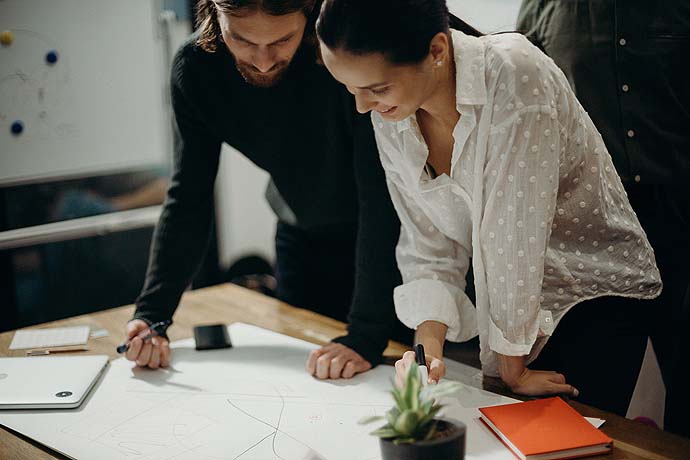 From Stores to Screens: Why Your Jewellery Brand Needs Digital Marketing in 2025